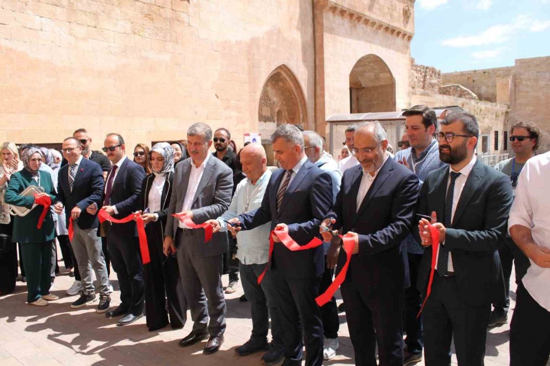 80 sanatçı ve eserlerini tarihi yapıda sergiledi