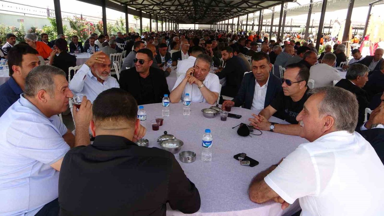 Mahmedpiran Aşireti düğününde hediyeler zarflara konuldu
