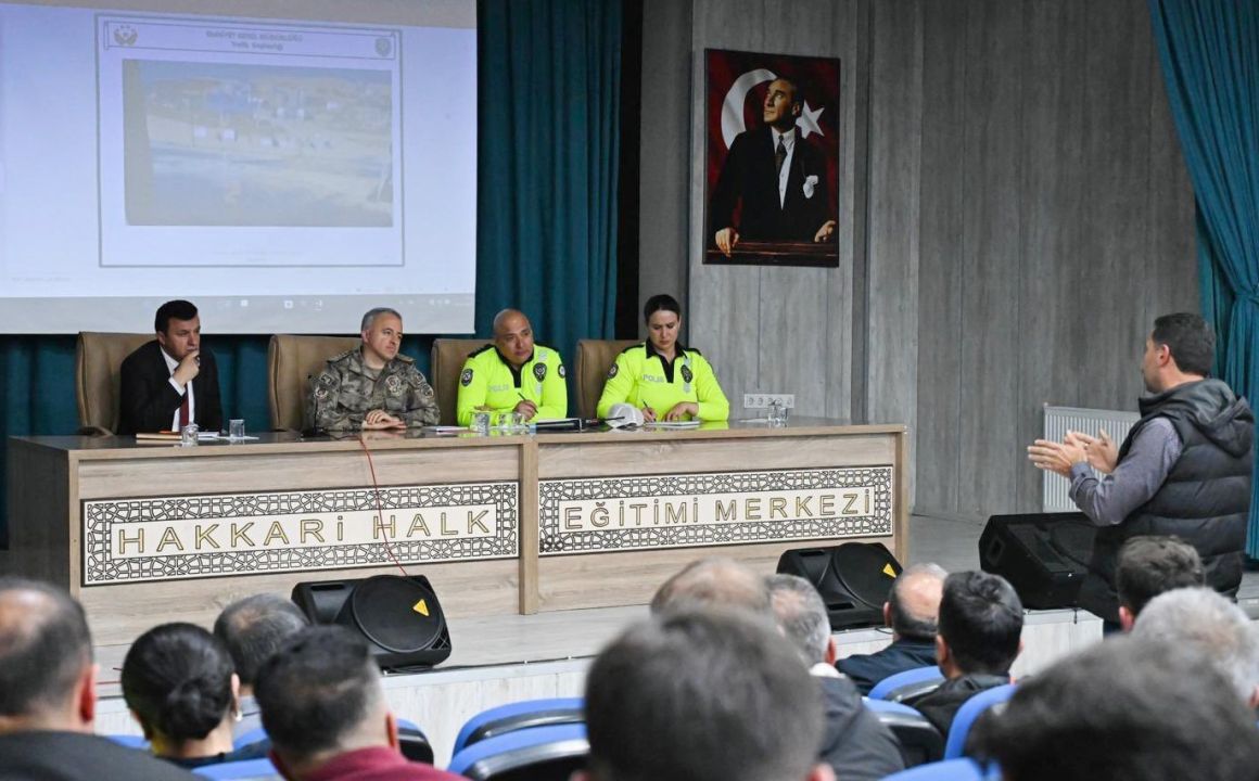 Hakkari Emniyet Müdürü Ayata, şoför esnafıyla bir araya geldi