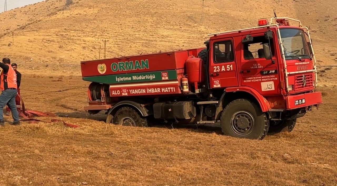 Hakkari’nin Yüksekova kuş cenneti alevlere teslim: Yangın kontrol altına alınamıyor
