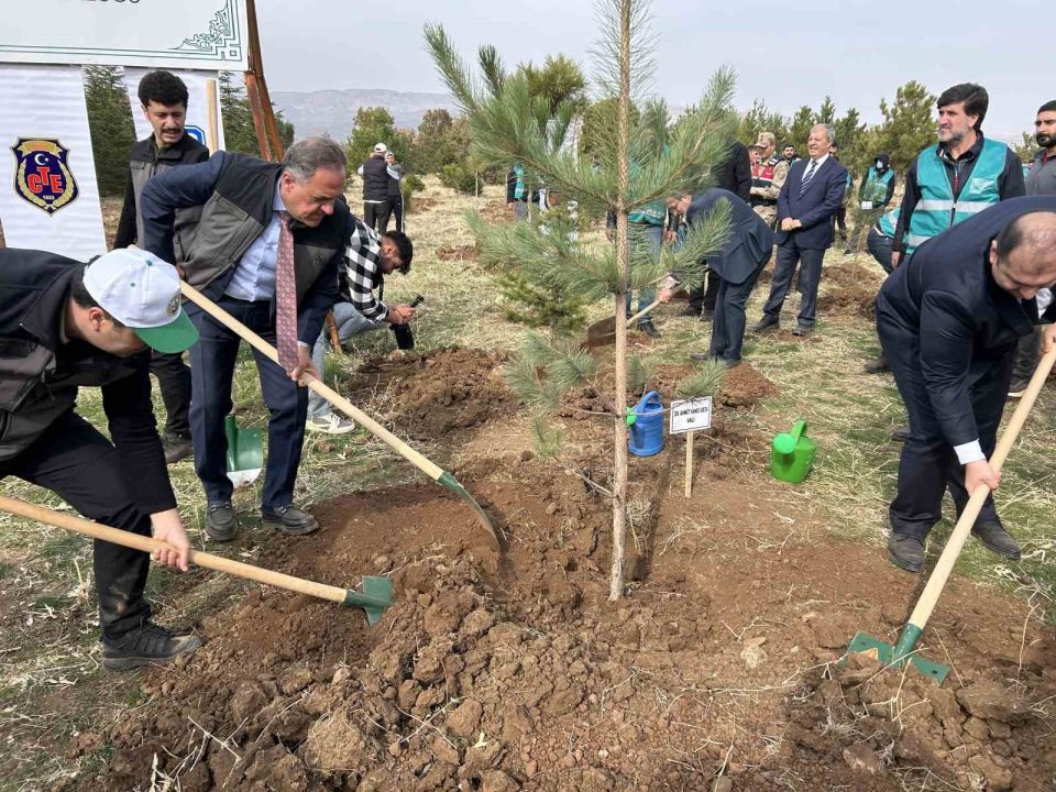 Bingöl’de On binlerce fidan toprakla buluştu