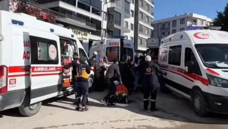 Otopark yangınında 29 kişi dumandan etkilendi