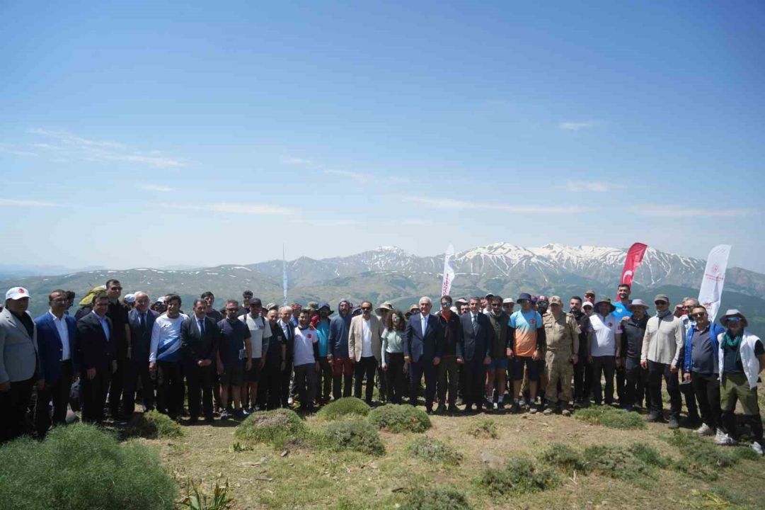 Türkiye Yamaç Paraşütü Mesafe Yarışması Muş'ta start aldı