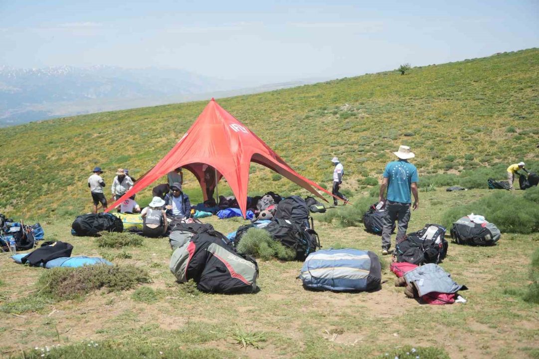 Türkiye Yamaç Paraşütü Mesafe Yarışması Muş'ta start aldı