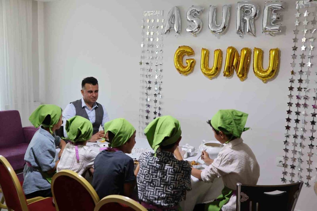 Erzurum'da koruma altındaki çocuklar aşure yaptı