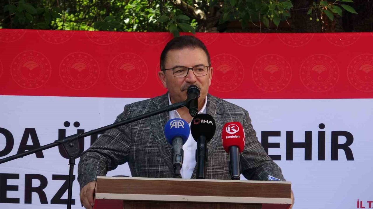 Erzurumlu yetştiriciye 288 sıvat ve 120 süt sağım makinesi dağıtıldı