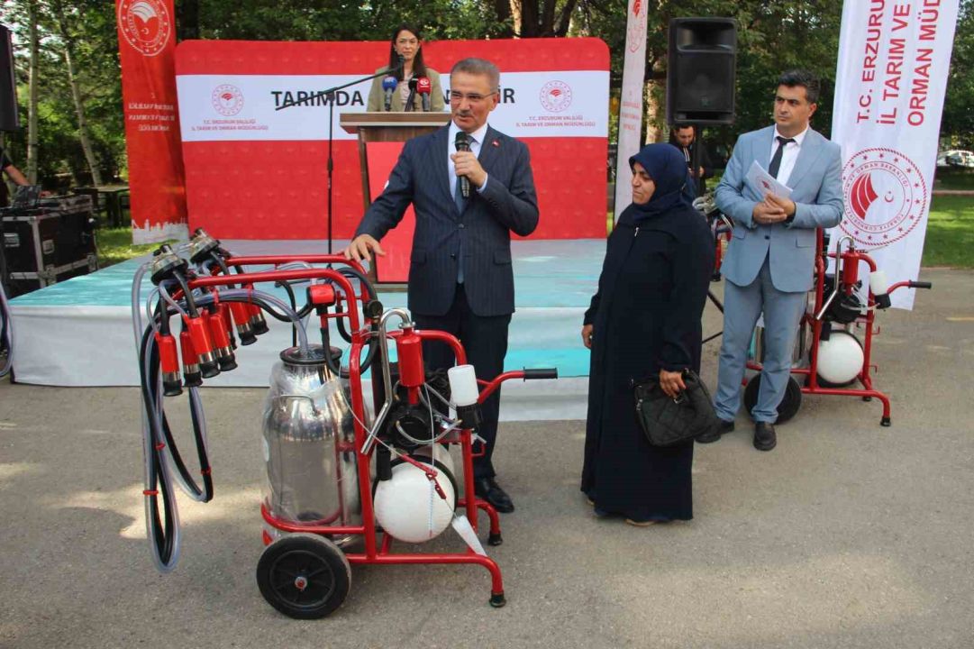 Erzurumlu yetştiriciye 288 sıvat ve 120 süt sağım makinesi dağıtıldı