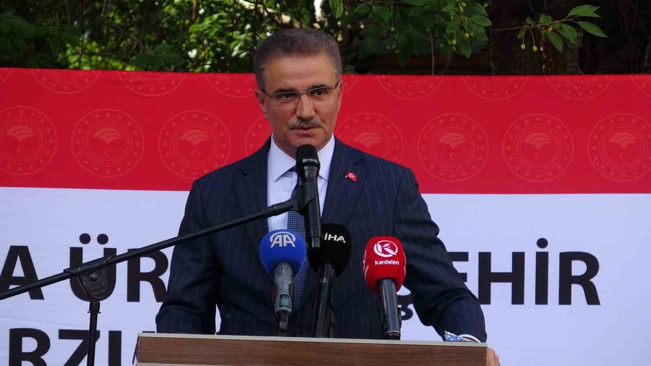 Erzurumlu yetştiriciye 288 sıvat ve 120 süt sağım makinesi dağıtıldı