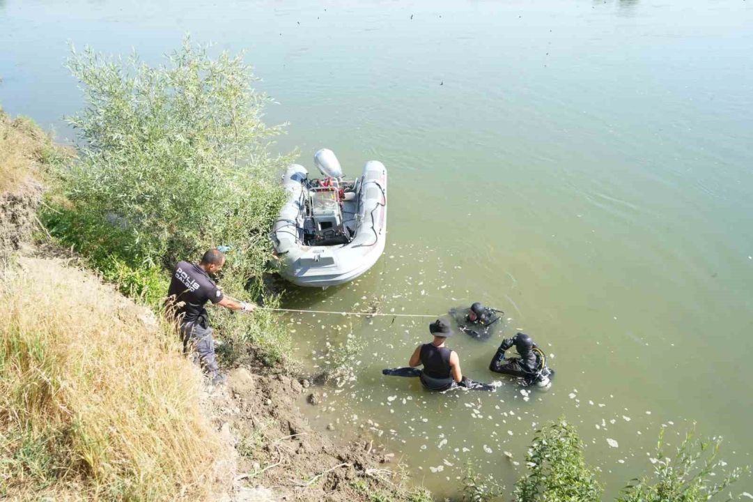 Murat Nehri’ne düşen 10 yaşındaki Berat için zamanla yarış sürüyor