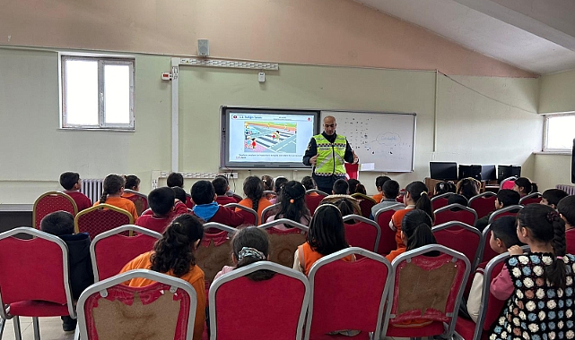 Ağrı’da Jandarma öğrencilere trafik eğitimi verdi