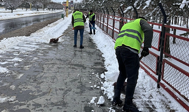 Ağrı'da kar temizliği çalışmaları sürüyor