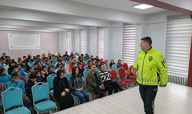 Ağrı Emniyetinden öğrencilere trafik eğitimi