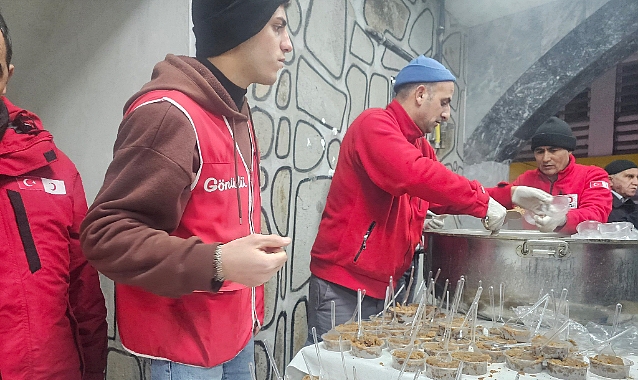 Ağrı Merkez Camii’nde Regaib Kandili münasebetiyle helva dağıtıldı