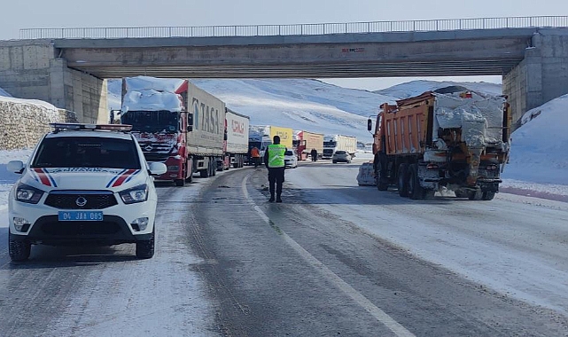 Ağrı Tendürek Geçidi ulaşıma açıldı