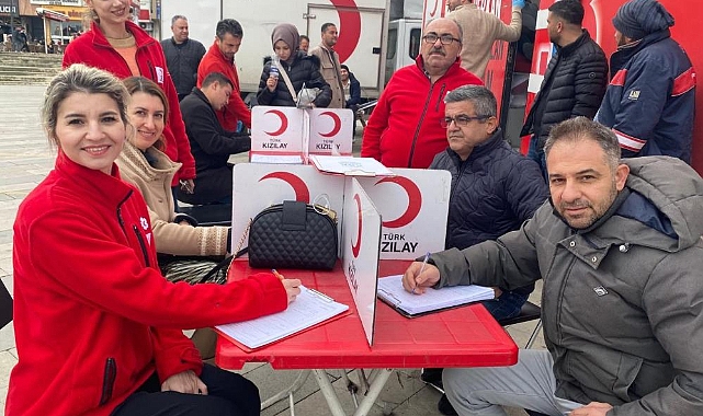 Kızılay'ın kadın gönüllüleri kan bağışına öncülük etti