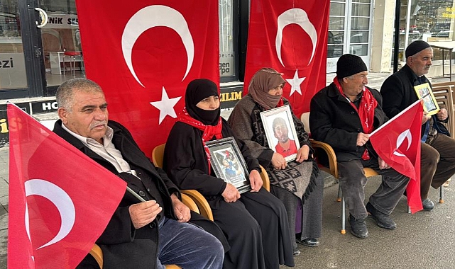 Muş'ta HDP İl Başkanlığı önündeki oturma eylemi devam ediyor