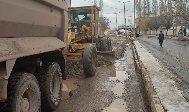 Patnos Belediyesi yol düzenleme çalışmalarına devam ediyor