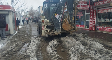 Patnos'ta belediyenin karla mücadele mesaisi devam ediyor (Videolu Haber)