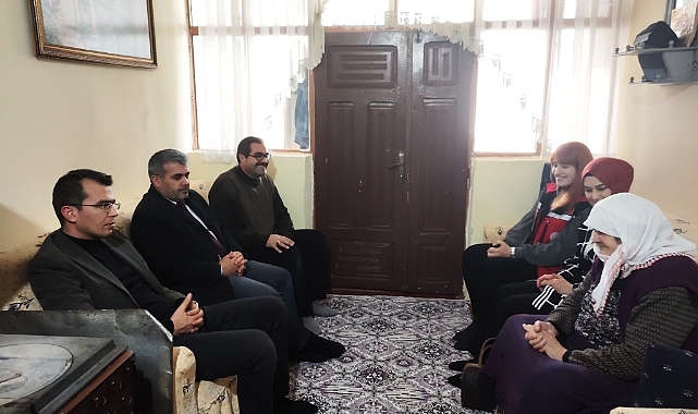 Tutak kaymakamı Adıbelli ve eşinden şehit ailesine ziyaret