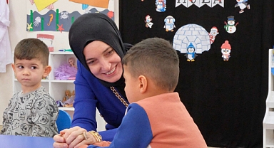 Vali eşinden, şehit ailesine ve Aile Destek Merkezi’ne ziyaret