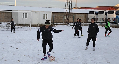 Van Belediyespor Kadın Futbol Takımı sezon öncesi hazırlıklarını sürdürüyor