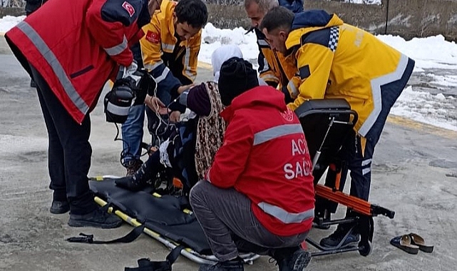 Van’da göğüs ağrısı olan yaşlı hasta için helikopter havalandı