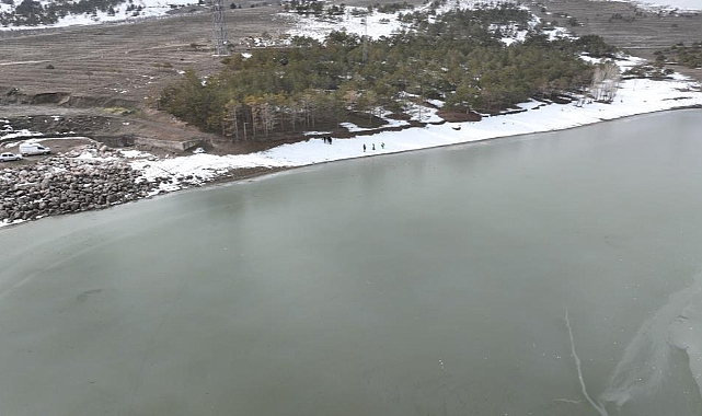 Van Sıhke Gölü dondurucu soğukta kısmen buz tuttu