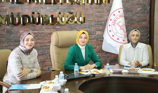 Ağrı Valisi Koç ve eşi, eğitim ve sosyal sorunlara el attı