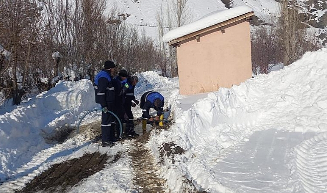 Dondurucu soğuklar 7 mahalleyi susuz bıraktı
