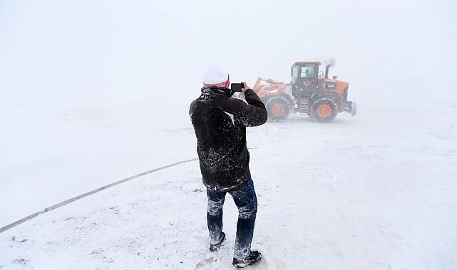 Kar ve tipi nedeniyle Kars-Ardahan yolu ulaşıma kapatıldı