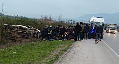 Kontrolden çıkan minibüs devrildi: 13 yaralı