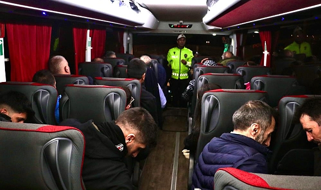 Trafik polisi ‘ölenlerin parçalarını topluyoruz’ diye uyardı, otobüsteki yolcuların tamamını emniyet kemeri bağladı
