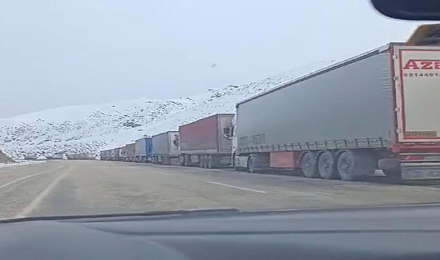 Türkiye-İran sınırında 10 kilometrelik tır kuyruğu