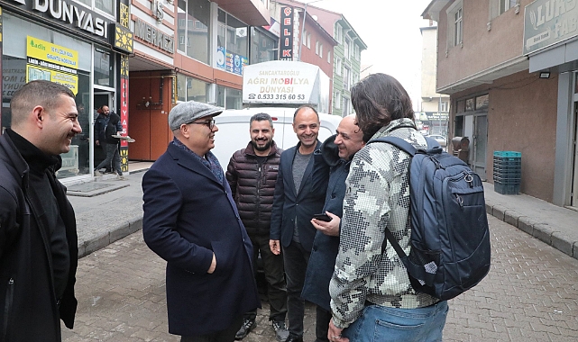 Vali Koç. esnaf ve vatandaşlarla bir araya geldi