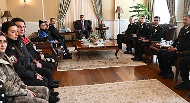 Erzurum Valisi Mustafa Çiftçi polisleri kabul etti