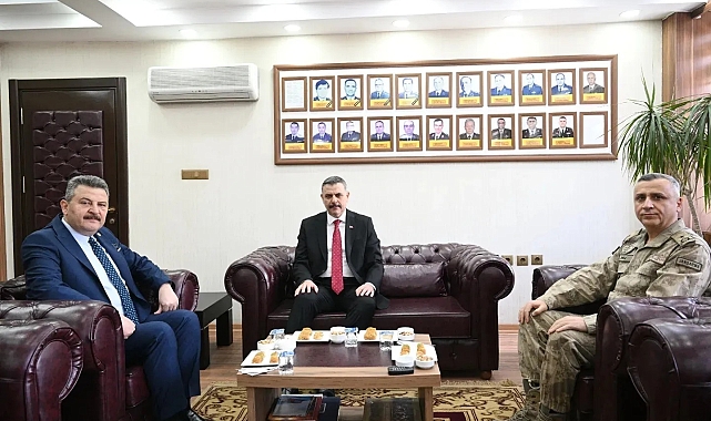 Erzurum'da Mehmetçikle bayramlaşma