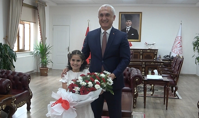 Muş'ta yeni vali makama oturur oturmaz çikolata istedi