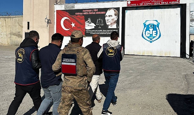 Patnos’ta aranan 2 firari yakalandı