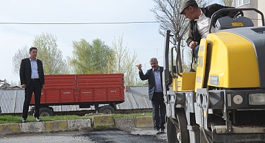 Patnos'ta hasarlı yollar onarılıyor