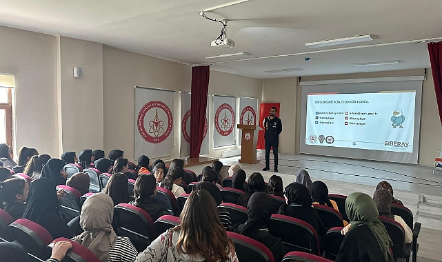 Ağrı’da emniyet personellerince, öğrenci ve velilere siber suçlara yönelik farkındalık eğitimi verildi