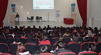 Erzincan'da öğrenciler güvenli internet hususunda bilgilendirildi