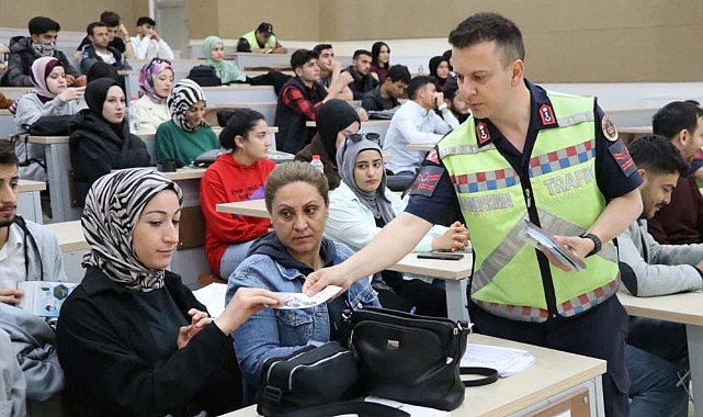 Öğrencilere Uygulamalı Trafik Eğitim Bilgisi Verildi