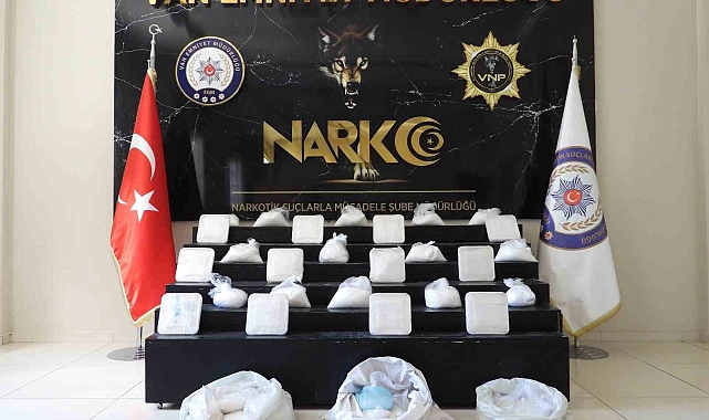 Van'da tezeklerin arasında gizlenen 41 kilo metamfetamin ele geçirildi