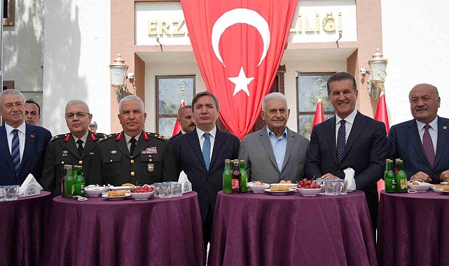 Erzincan'da bayramlaşma programına katıldı Binali Yıldırım