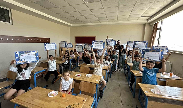 Yüksekova'da kaç öğrenci karne aldı?