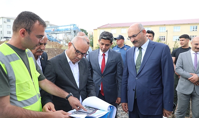 Ağrı Valisi Koç, Hamur'da inşaatları denetledi