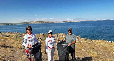 Tatvan Sahili'ne Hayat Veren Eller: Vangölü Aktivistleri Çöp Topladı