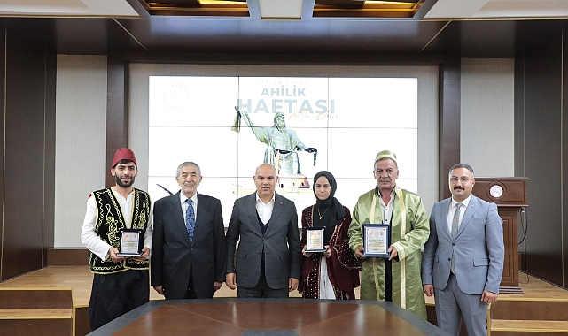 Ağrı Valisi Koç, Ahilik Haftası'nda esnafla bir araya geldi