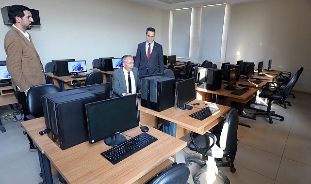 Patnos Meslek Yüksekokulu'nda Bilgisayar Laboratuvarı açıldı