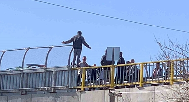 Üst geçitte intihar girişimi